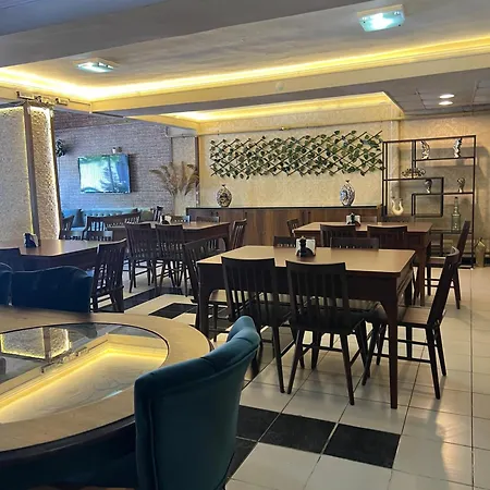 Maca Hotel *